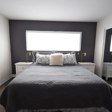 Hollywood Business Suites-3
