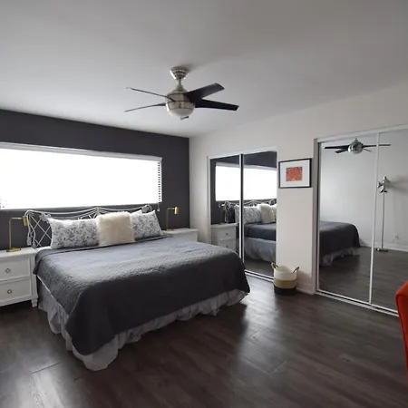Hollywood Business Suites-2